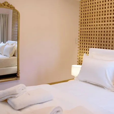 Restaurant Aupres D'angele ホテル 3*