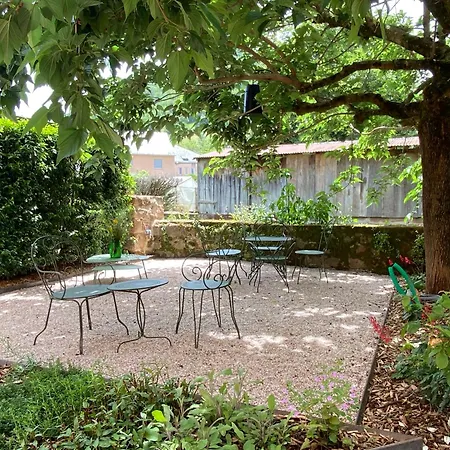 Restaurant Aupres D'angele ホテル 3*