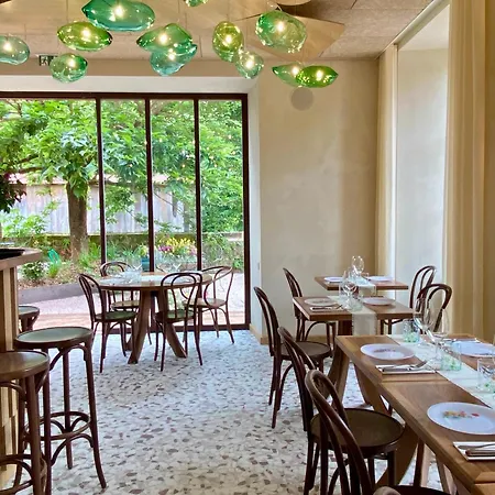 Restaurant Aupres D'angele ホテル Marcillac-Vallon