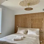 Hotel Restaurant Aupres D'angele 3*