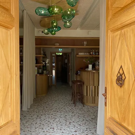 Hotel Restaurant Aupres D'angele 3*