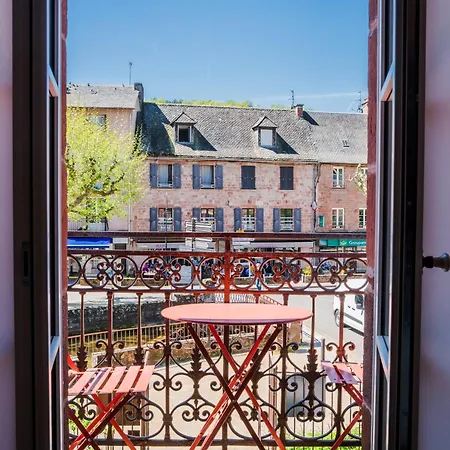 Restaurant Aupres D'angele Hotel Marcillac-Vallon